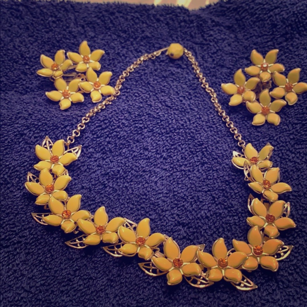 Vintage chocker with matching earrings